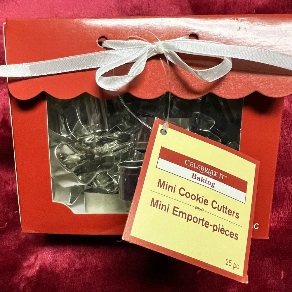 Mini Christmas Holiday Cookie Cutters, NWT